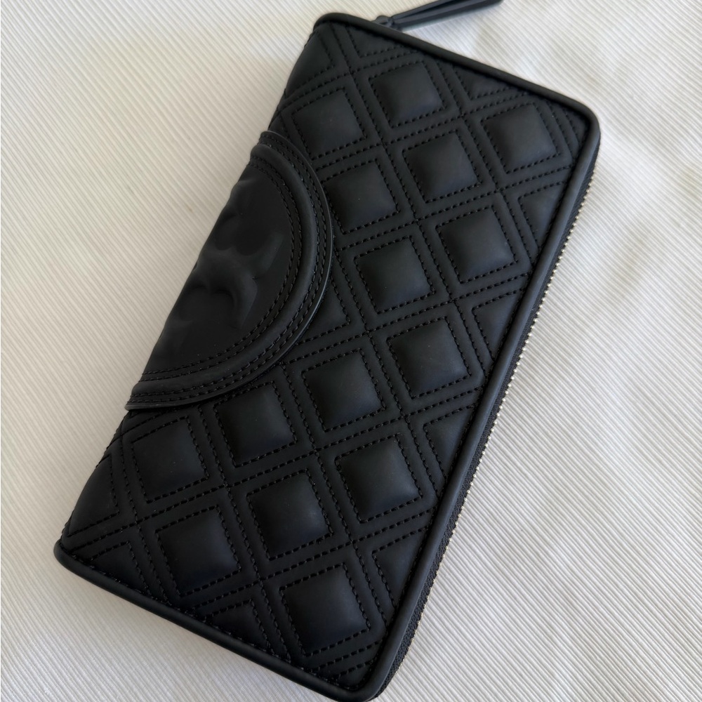 Tory Burch Fleming Soft Matte Zip Continental Wallet in Black